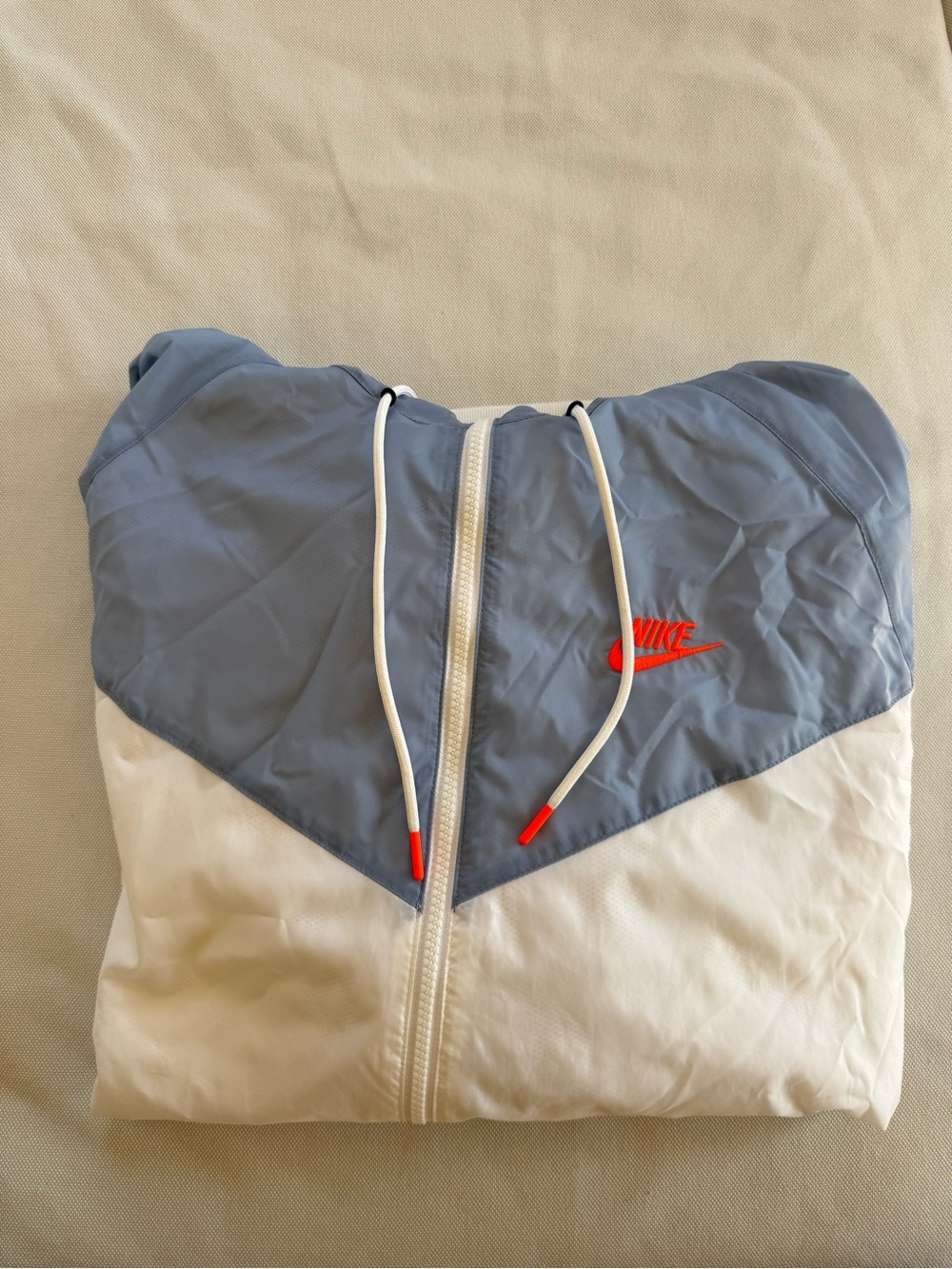 Nike Menās Light Blue & White Colorblock Windbreaker with Red Logo